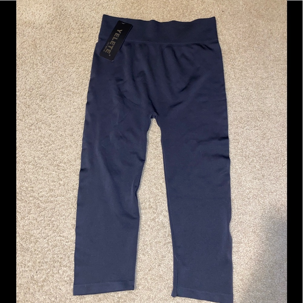 Capri leggings L NWT